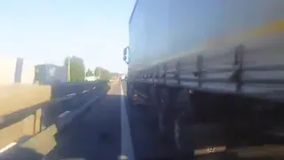 В Рязани водитель грузовика устроил ДТП и скрылся