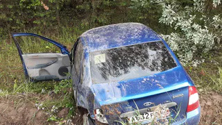 В Рязанской области Lada вылетела в кювет из-за скользкой дороги