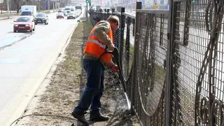 На Московском шоссе в Рязани приступили к помывке разделительных ограждений