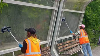 Магнитогорск объявил войну незаконной рекламе на остановках