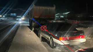 В Коми ВАЗ не соблюдал дистанцию и "догнал" большегрузный КамАЗ