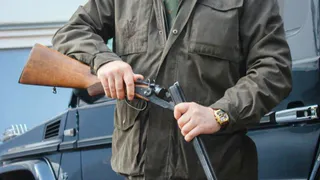 Откуда у психа ружье? Ведь получить лицензию на оружие не так-то просто