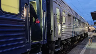 Где находятся самые удобные и неудобные места в вагонах поезда: проводники вам этого никогда не расскажут