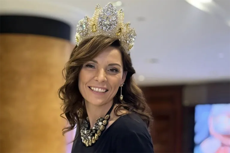 Казанская мама пятерых детей завоевала титул «Миссис Вселенная Классик 2025»

