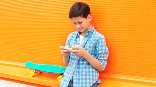 Дети переключились с TikTok на мессенджеры