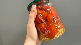 Особенные помидоры с луком на зиму: беспроигрышный салат - закрываю десятками