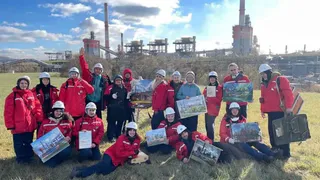 "Искусство на производстве": художники превратили Магнитогорский металлургический комбинат в студию живописи