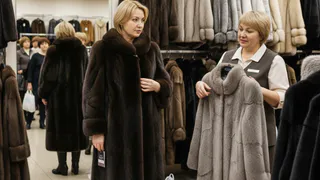 Шубы из экомеха - уже не модно: все зоозащитники переходят на эту верхнюю одежду и диктуют тренды 2026