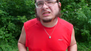 Рязанец считает себя саблезубой кошкой и носит хвост на магните