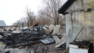 Причины пока не ясны: в Старожиловском районе загорелся дом