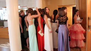 Роспотребнадзор не против: родителей пустят на выпускные рязанских школьников