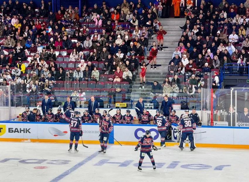 Травма новичка «Металлурга»: Трой Джозефс покинул матч против «Амура»