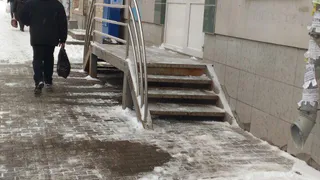 Рязанка пожаловалась на отсутствие пандусов возле аптек