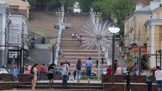 Губернатор Александр Богомаз объяснил причину отсутствия пандусов на лестнице к Набережной в Брянске