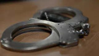 В Захаровском районе спасли нацепившего на шею наручники ребенка 3 лет