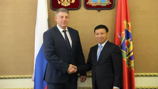 Брянский губернатор встретился с послом Вьетнама