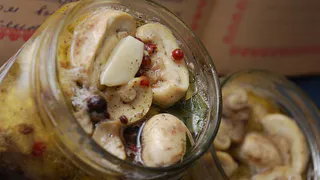 Полезные советы по заготовке грибов: соление и маринование