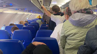 Почему опытные выбирают «худшее» место в самолете