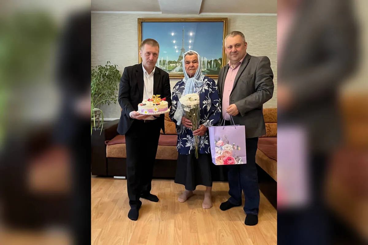 Чиновники поздравили 95-летнюю долгожительницу Брянской области