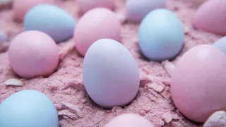 Как покрасить яйца на Пасху с помощью соды: самый простой и необычный способ