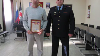 В Удмуртии водитель такси спас пенсионерку от мошенников
