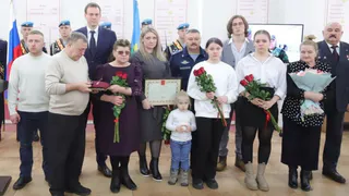 Павел Малков передал «Золотую звезду Героя» семье погибшего на СВО рязанца Кривова