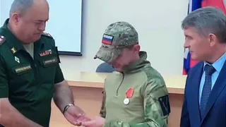 Глава Чувашии вручил награды Героям СВО за мужество и отвагу