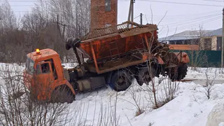 В Рязанской области грузовик с песком "вылетел" в кювет