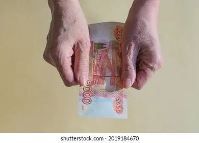 Граждан хотят отучить от наличных денег