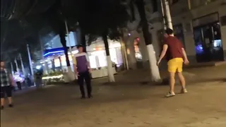 В центре Рязани сняли на видео конфликт двух мужчин