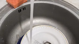 Бабушкин метод всегда работает: вода из-под крана станет чище, чем артезианская - фильтры не нужны