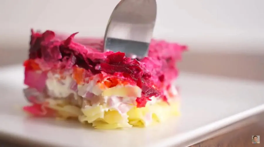 Новогодние рецепты: «Селедка под шубой» по рецепту «бунтарей»