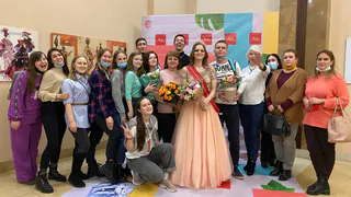 Обладательница короны “Мисс студенчества” ради победы собрала 70 килограммов корма для собак