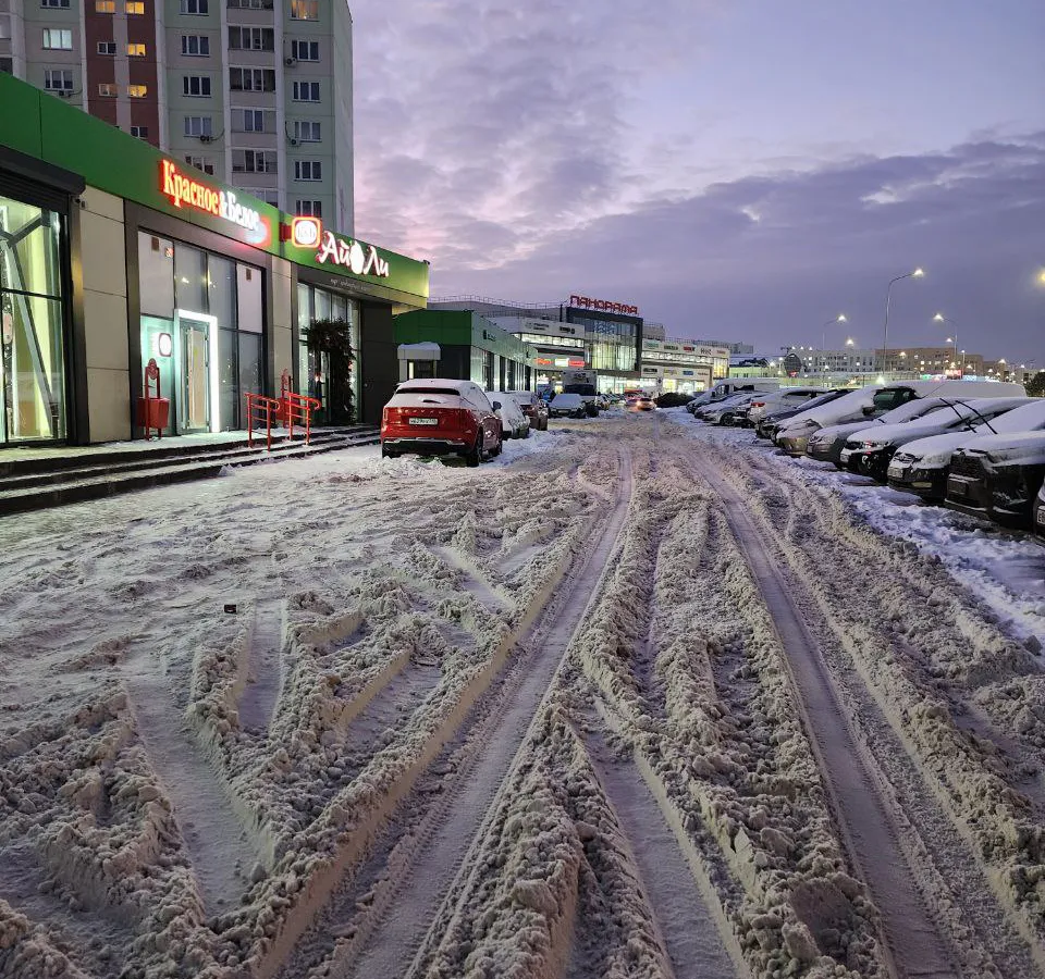 Забытые дворы, непроходимые тротуары: народная карта снежного беспорядка в Нижнекамске