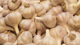 Возьмите и положите чеснок под подушку и уже утром увидите эффект через 60 минут: подсказал дедушка из деревни