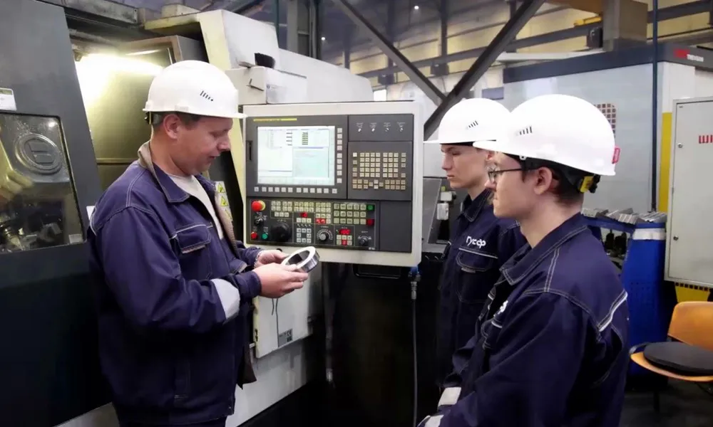 Более 70 наставников на предприятиях региона получили выплаты за обучение сотрудников