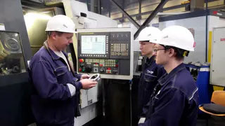 Более 70 наставников на предприятиях региона получили выплаты за обучение сотрудников