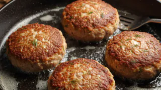 Не хлебный мякиш и не сало: вот что добавляю в фарш для сочности и вкуса - котлеты будут "пуховыми" и нежнейшими