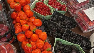 Это — самая вредная ягода: а мы едим ее покупаем как деликатес, еще и детей угощаем