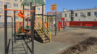 На улице Новоселов в Рязани развалилась детская площадка за 19 миллионов