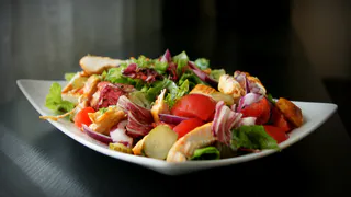 Не винегрет и не «шуба»: приготовлю на Новый год салат с кулинарным фокусом - все будут без ума от него