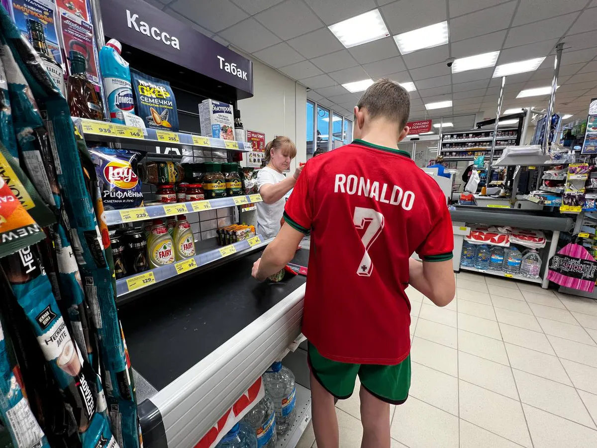 "Пакетик нужен?": почему кассиры в "Пятерочке" и "Магните" постоянно спрашивают об этом