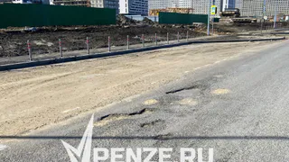 «Дорога не пережила и трех месяцев»: на новой трассе по ул. Яшиной затрещал асфальт