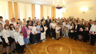 Государственные награды вручили жителям региона в преддверии Дня России