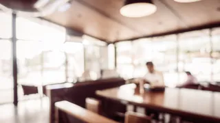 В Челябинской области кофейню оштрафовали на 200 тысяч рублей за работу нелегала