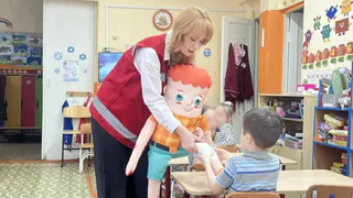 Во Владимире в детском саду № 20 малышей учат правилам первой помощи через игру