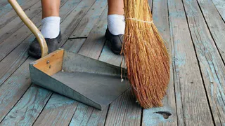Приметы и запреты на 24 мая: девушкам лучше не подметать, а то можно отогнать жениха