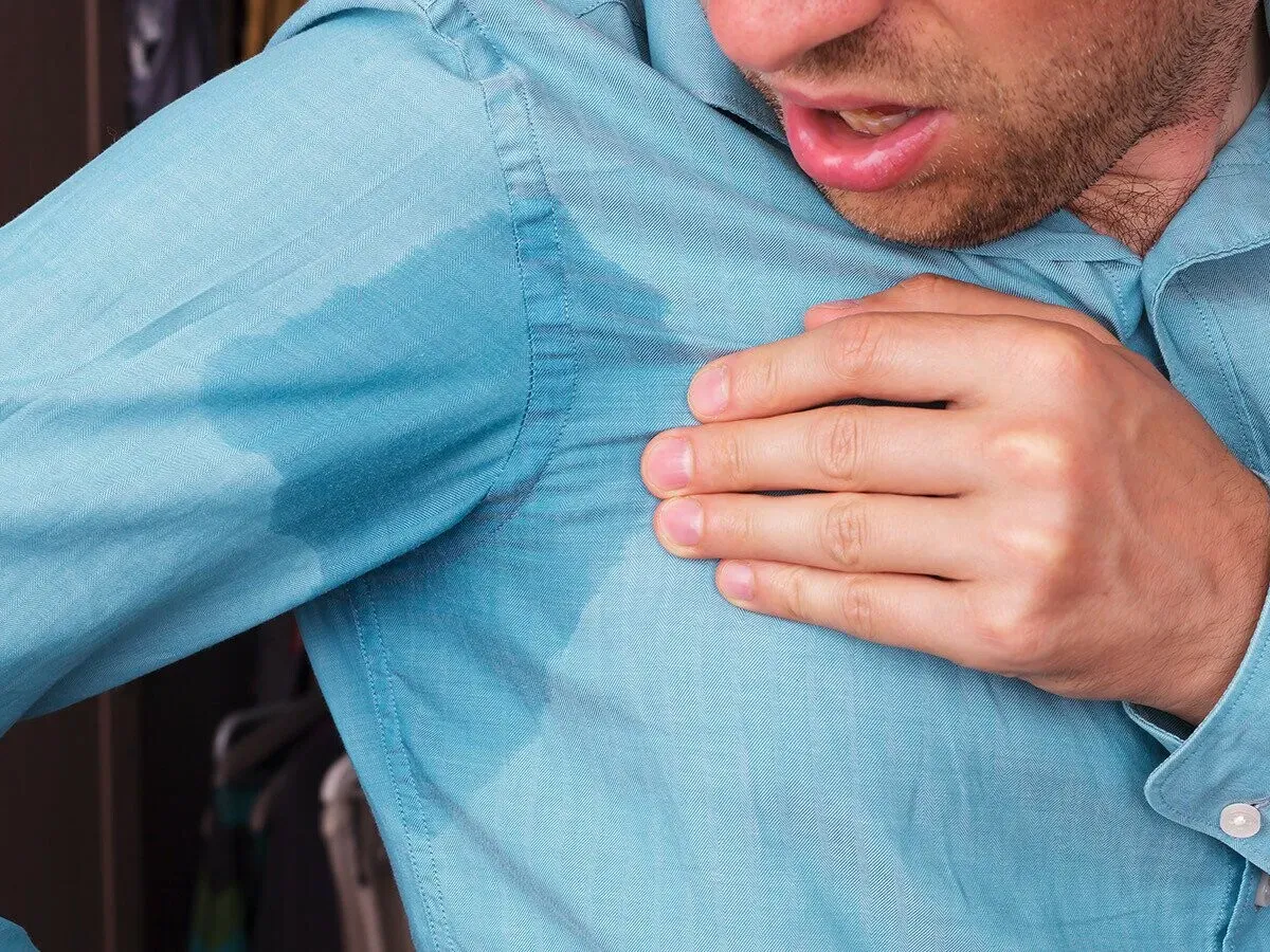 100 лет не покупаю дорогие дезодоранты, и не вспотеваю даже в 40-градусную жару — есть одна секретная хитрость, как сохр