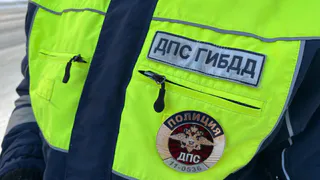 Инспекторы ДПС помогли водителю после серьезной аварии в Челябинской области