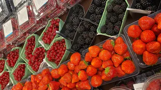 Эта ягода — самая вредная: а мы едим ее покупаем как деликатес, еще и детей заставляем есть